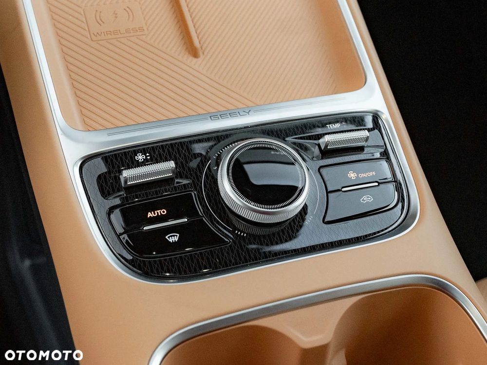 Geely Starray EM-i 1.5 PHEV Max - 25