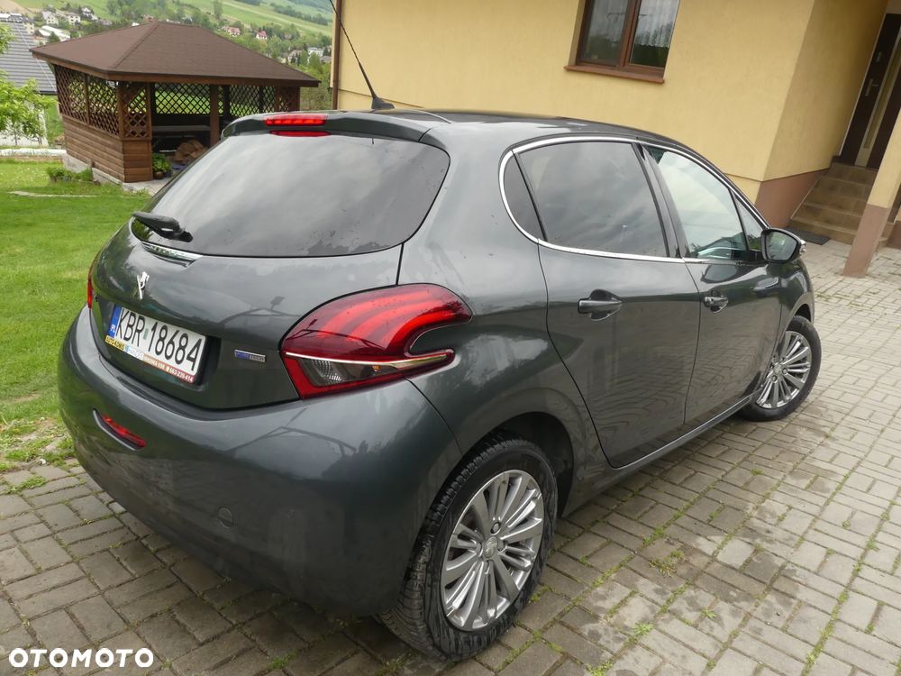 Peugeot 208 1.2 PureTech GPF Signature S&S EAT6 - 4