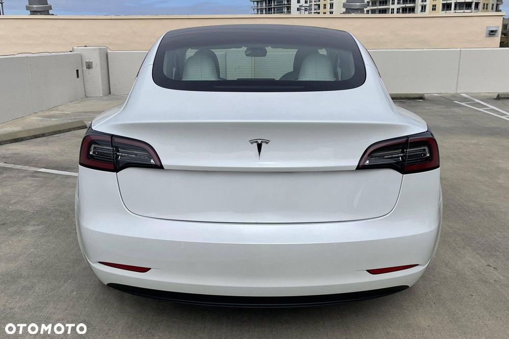 Tesla Model 3 - 6