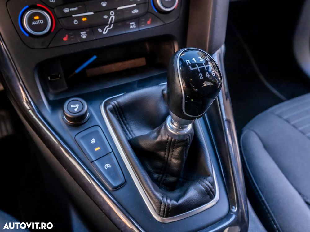 Ford Focus 1.0 EcoBoost Trend - 18