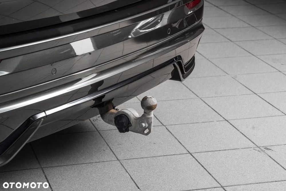 Volvo XC 60 T8 Plug-In Hybrid AWD R-Design - 23