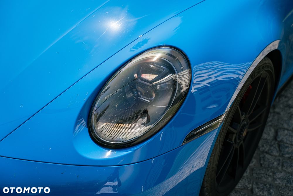 Porsche 911 Carrera 4 GTS - 17