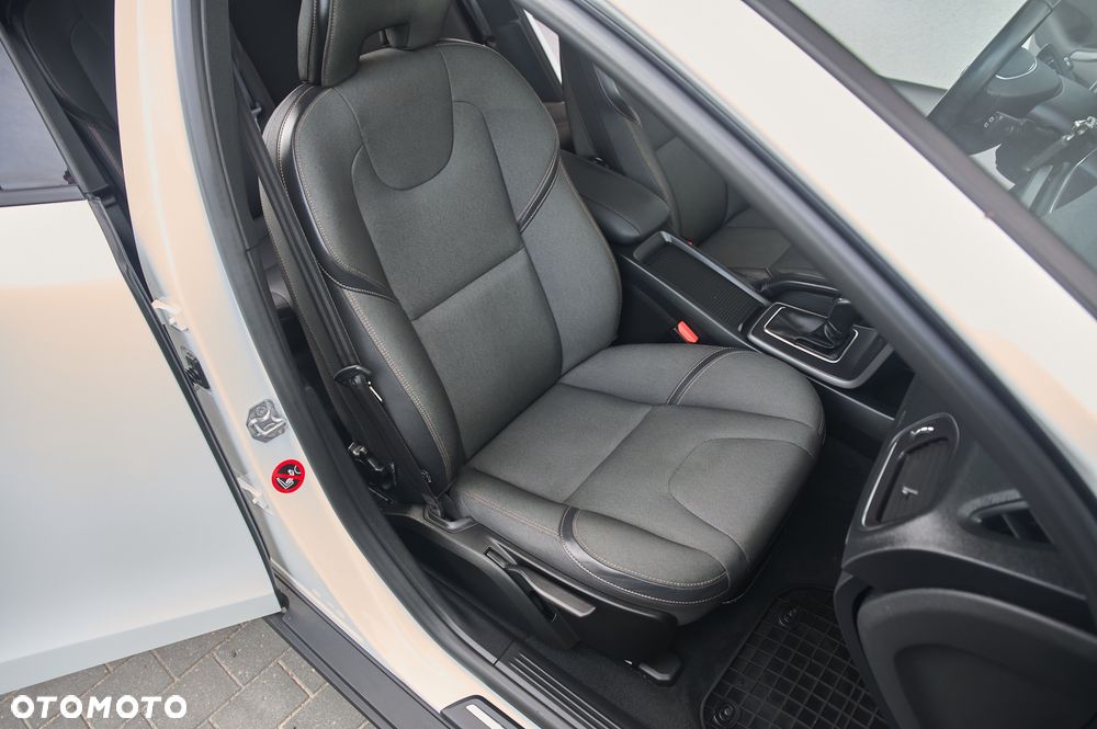 Volvo V40 Cross Country T4 AWD Geartronic Pro - 24