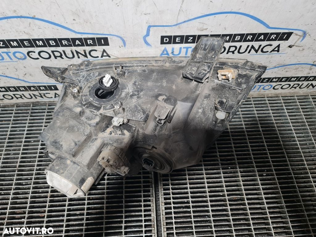 Far Dreapta Suzuki Grand Vitara 2006 - 2012 SUV 4 Usi (1308) Cu lupă - 3