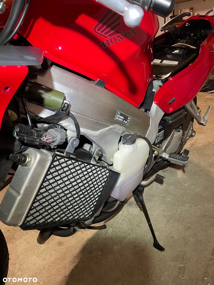 Honda VFR - 28