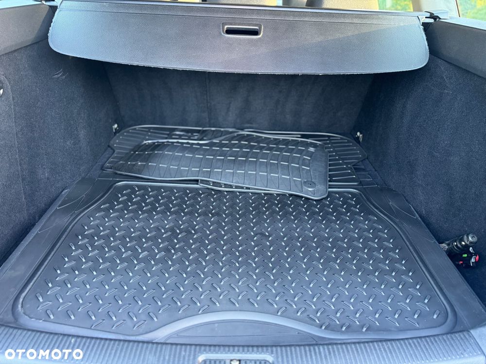 Volkswagen Golf 1.6 TDI DPF Style - 22