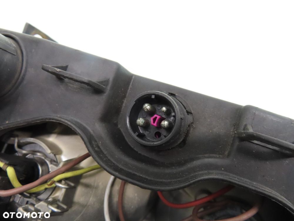 LAMPA PRAWA PRZEDNIA AUDI A3 8L - 2