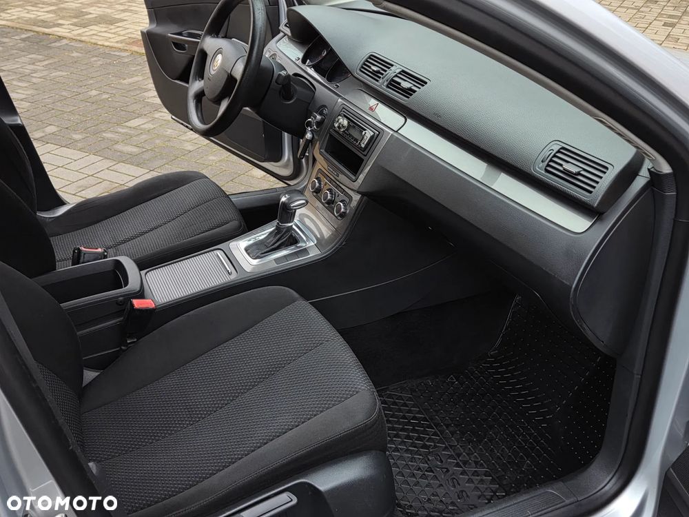 Volkswagen Passat 2.0 TDI DPF DSG Trendline - 23