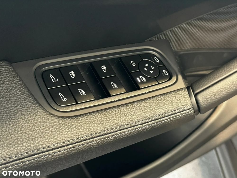Porsche Cayenne - 26