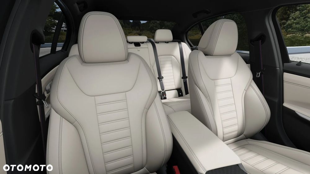 BMW Seria 3 330i xDrive M Sport - 10