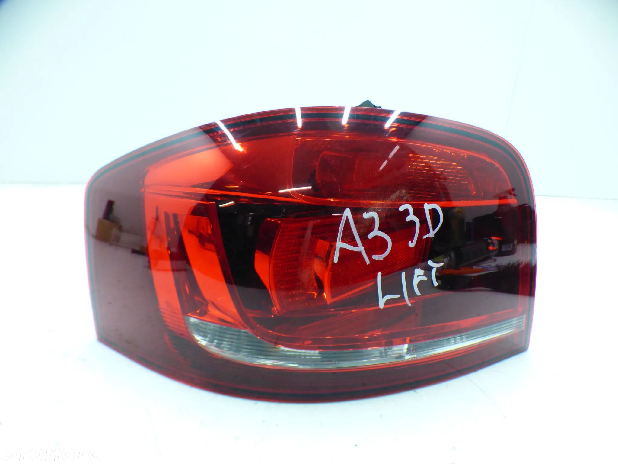AUDI A3 8P LIFT 3D LAMPA LED LEWA TYŁ TYLNA 8P3945095C GORLICE - 1