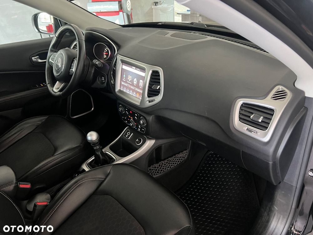 Jeep Compass - 25