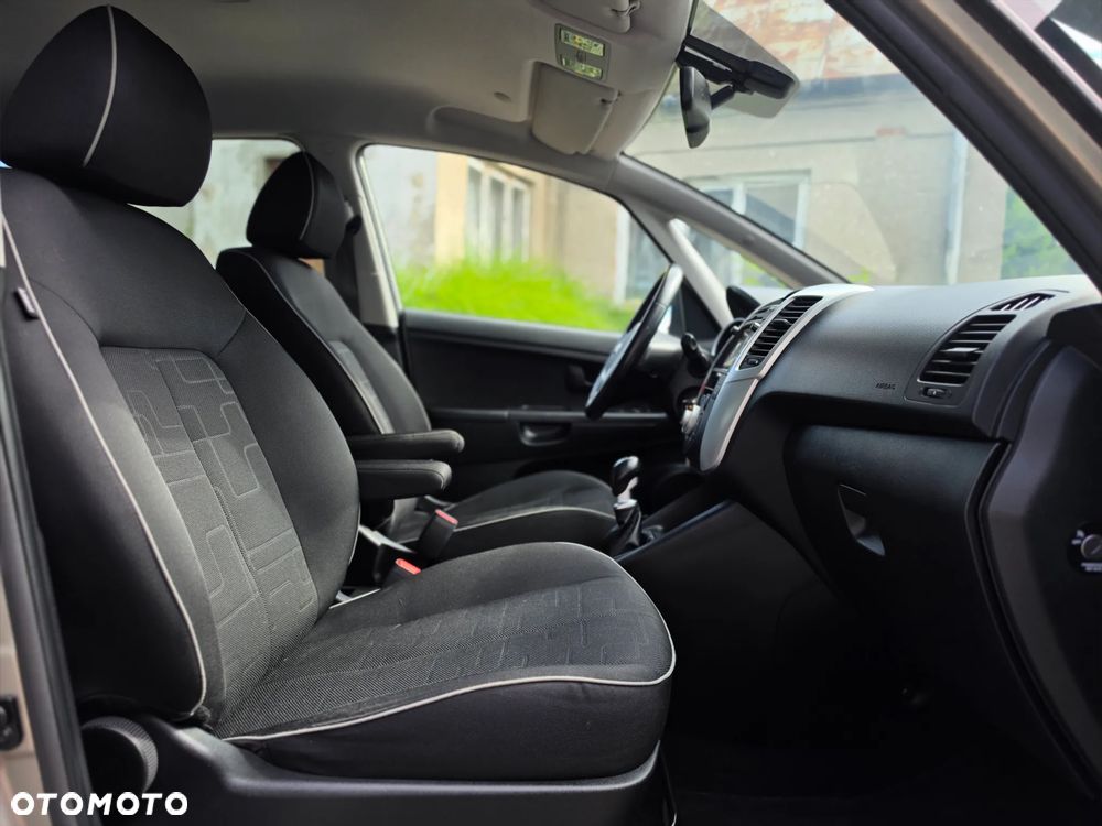 Kia Venga - 24