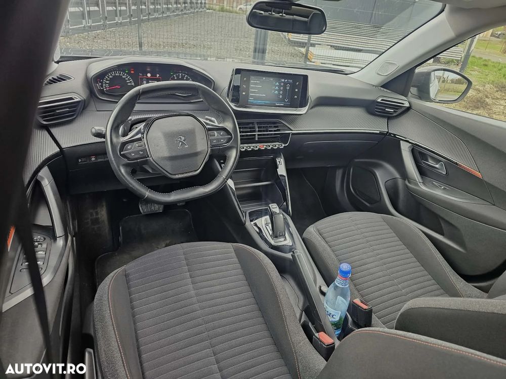 Peugeot 2008 1.2 L PureTech STT EAT8 Allure - 12