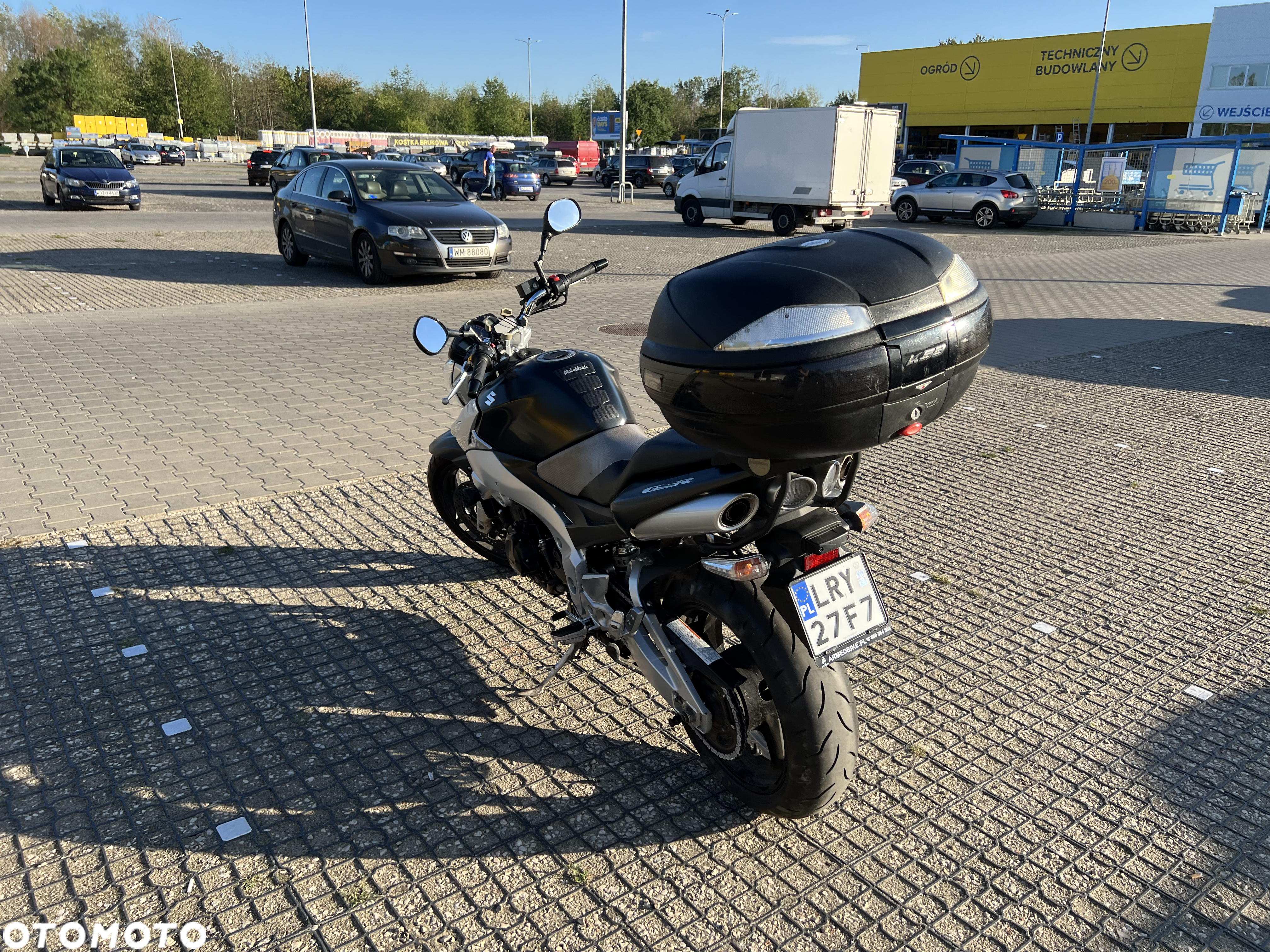 Suzuki GSR - 10