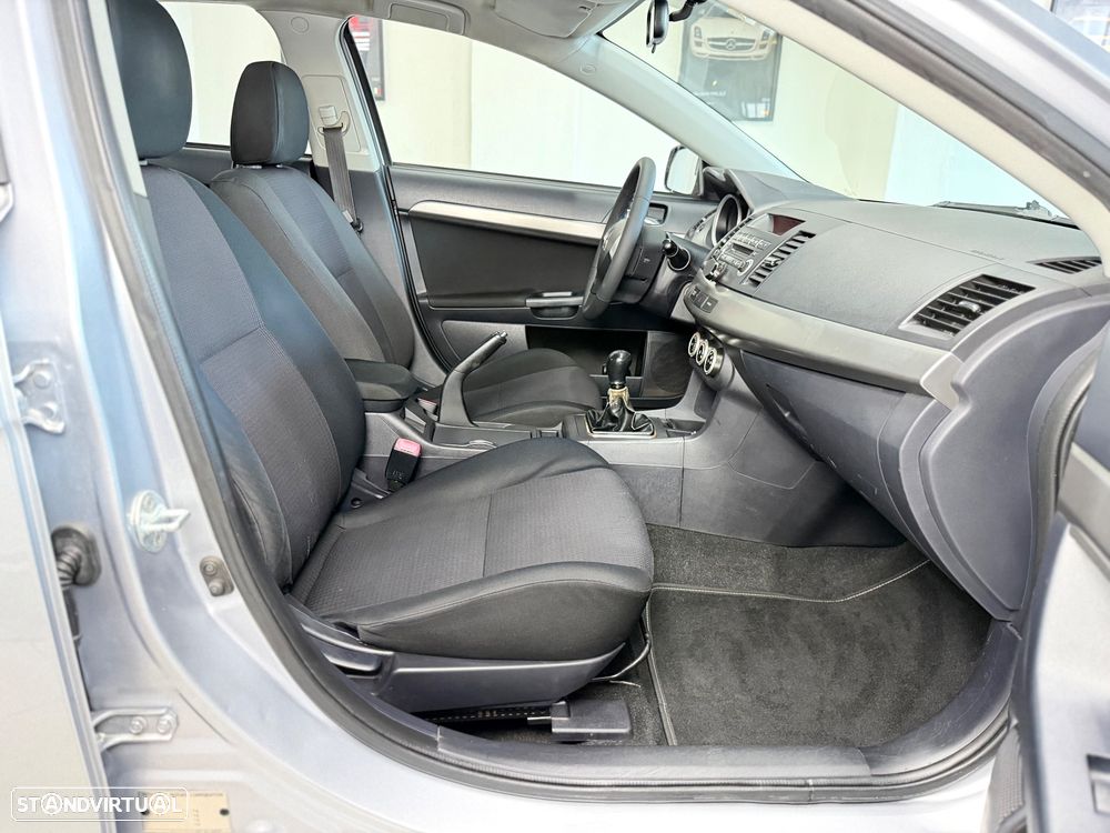 Mitsubishi Lancer 1.5 Invite - 19