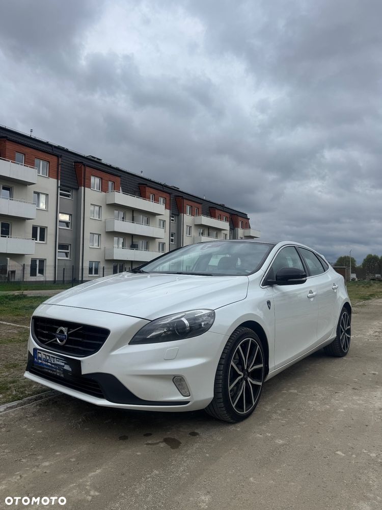 Volvo V40 D4 Drive-E R-Design Momentum - 1