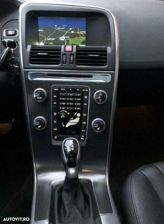 Volvo XC 60 D4 AWD Momentum - 8