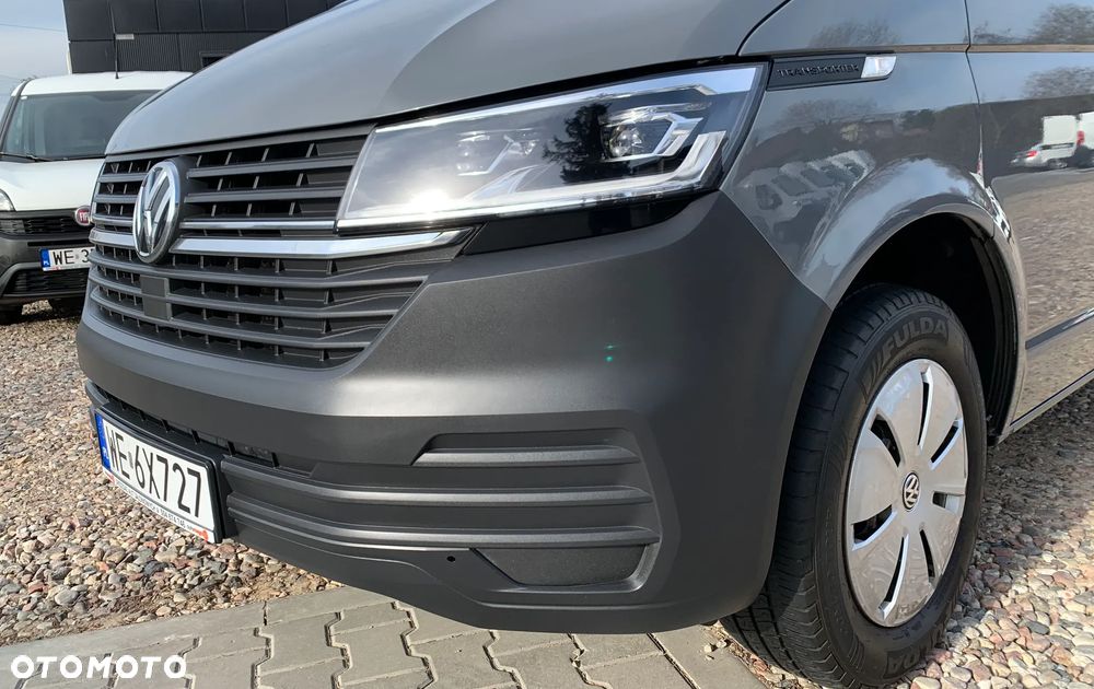 Volkswagen TRANSPORTER MOCNY T6 SILNIK DNA 2.0TDI MOC 150KM DSG7 SKRZYNIA AUTOMAT Ilość miejsc 9 osobowy ZABUDOWA KOMBI VAN MINIBUS SPECJALNA CARAVELLE Lampy Bi-LED Kamera  Radar 2x boczne drzwi przesuwne! Aktywny tempomat, Asystent pasa, System zmiany pasa, Podgrzewane fotele, Dwustrefowa Klimatyzacja i ogrzewanie! Fabryczne oryginał WEBASTO 5kW THERMO COMFORT SE Szybkie nagrzewanie silnika zimą! - 20