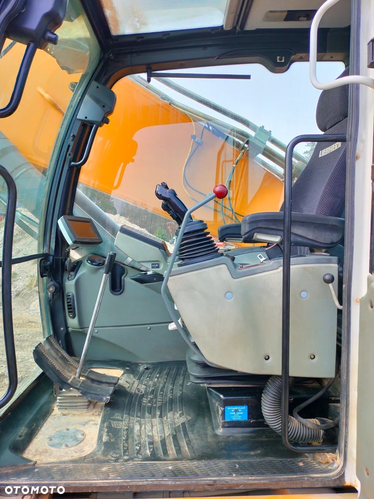 Liebherr R946 LC - 16
