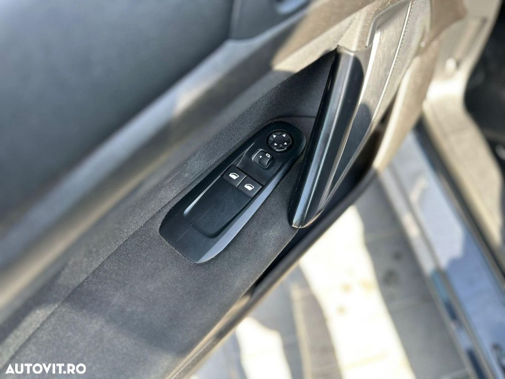 Peugeot 308 - 13