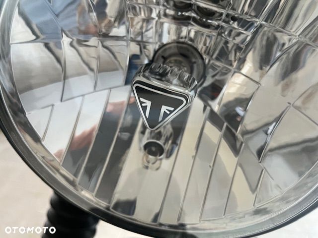 Triumph Bonneville - 10