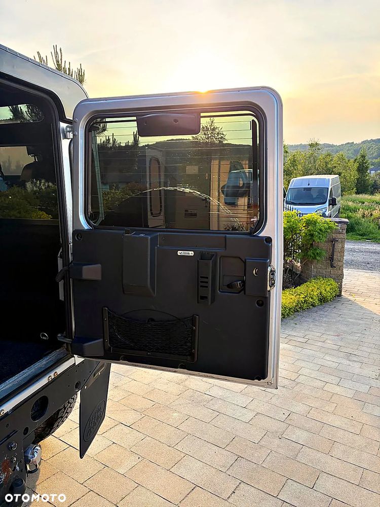 Land Rover Defender - 6