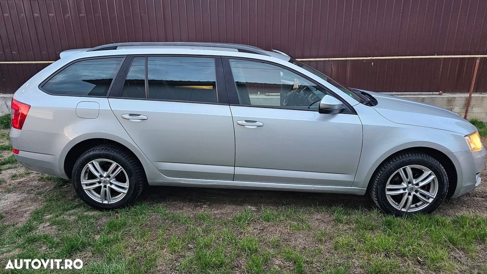 Skoda Octavia 2.0 TDI STYLE DSG - 2