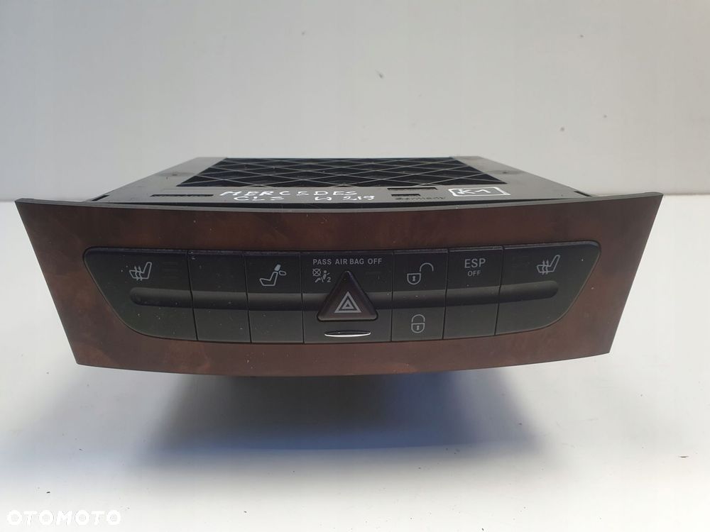 Mercedes CLS C219 W219 PANEL KONSOLI ŚRODKOWEK Zmieniarka A2196800552 - 1
