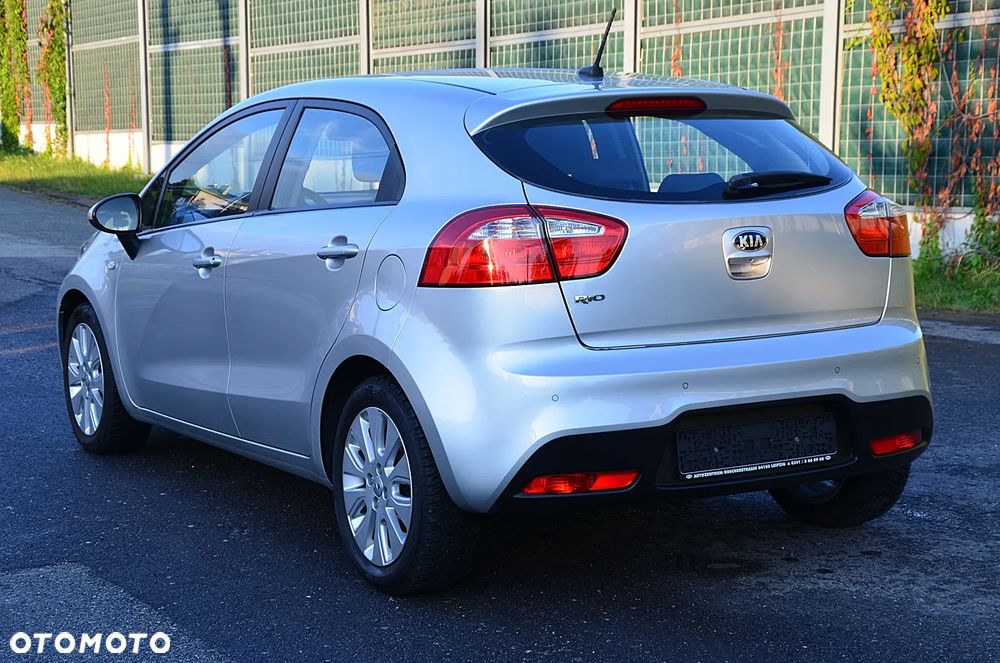 Kia Rio - 4