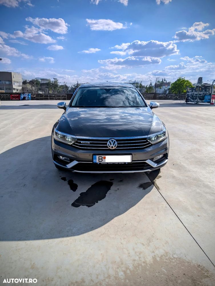 Volkswagen Passat - 1