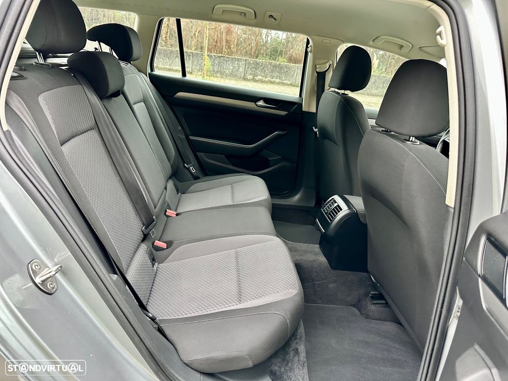 VW Passat Variant 1.6 TDI Confortline - 29