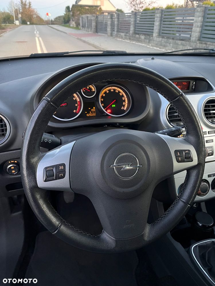 Opel Corsa 1.4 16V 150 Jahre - 17