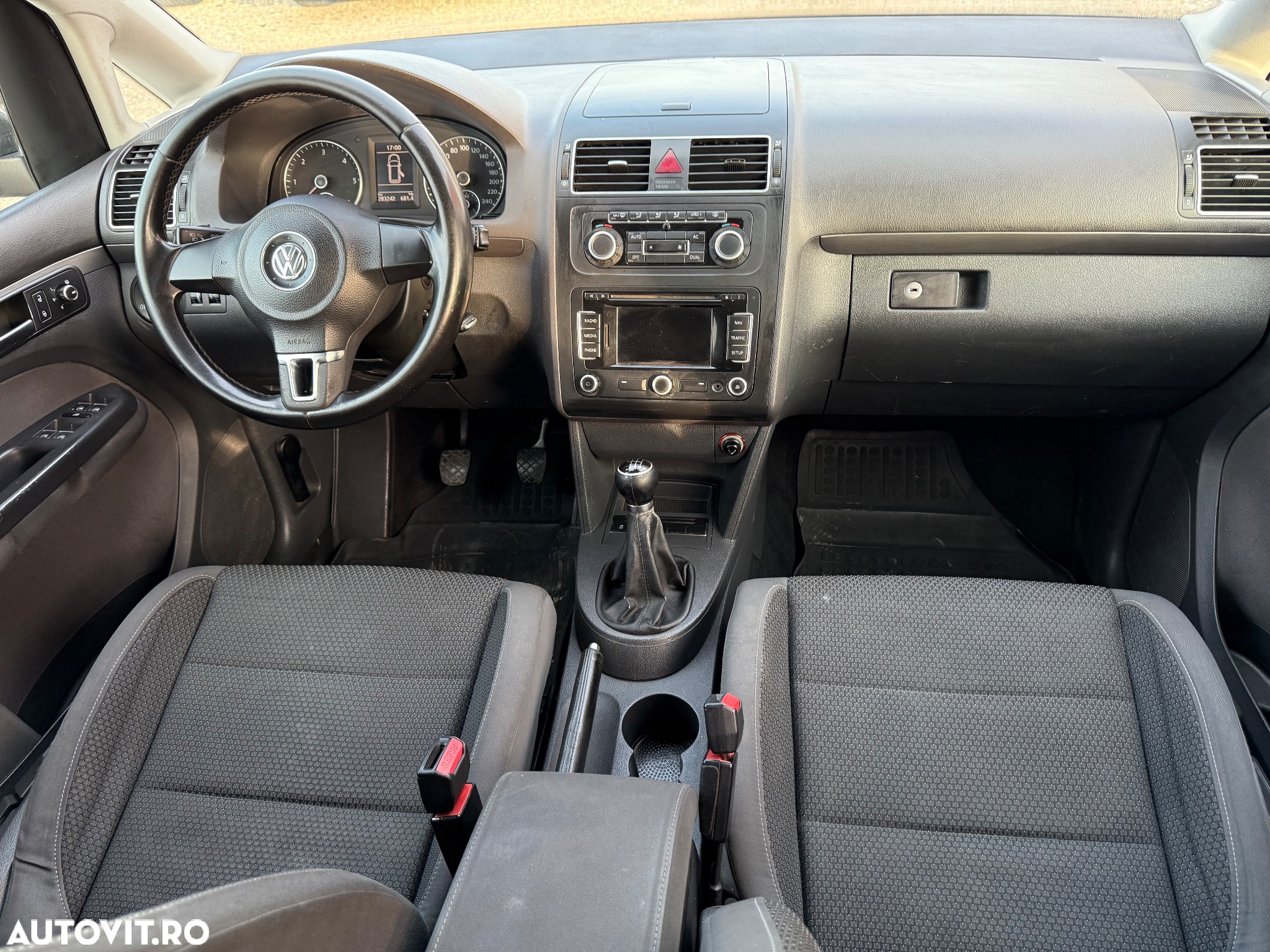 Volkswagen Touran 1.6 TDI SCR BlueMotion Technology Trendline - 24