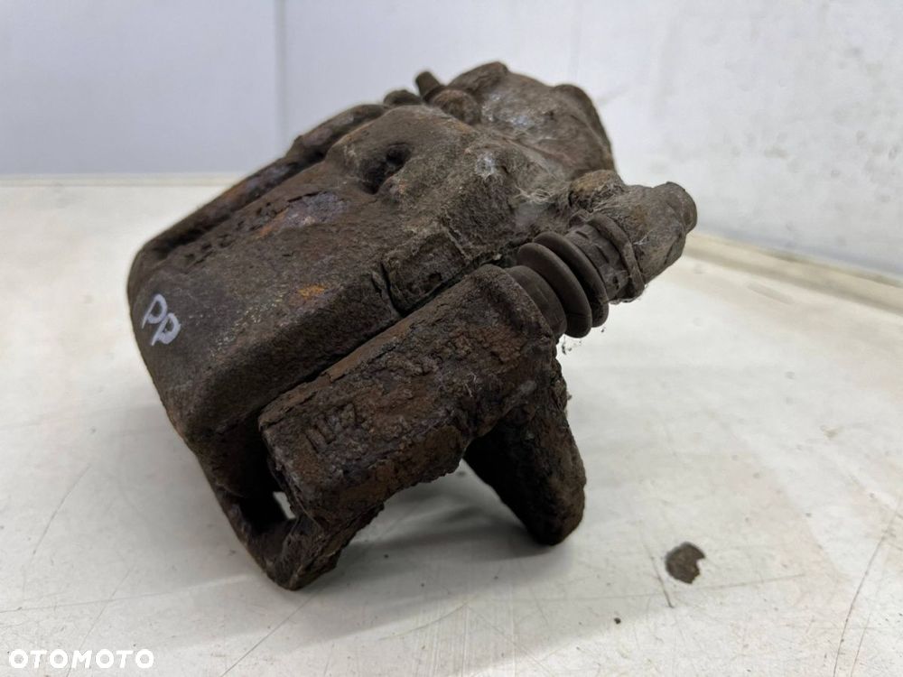 Zacisk hamulcowy Mitsubishi Colt VI 6 Z30 Smart Forfour I w454 04-12r. prawe przednie mocowanie - 4