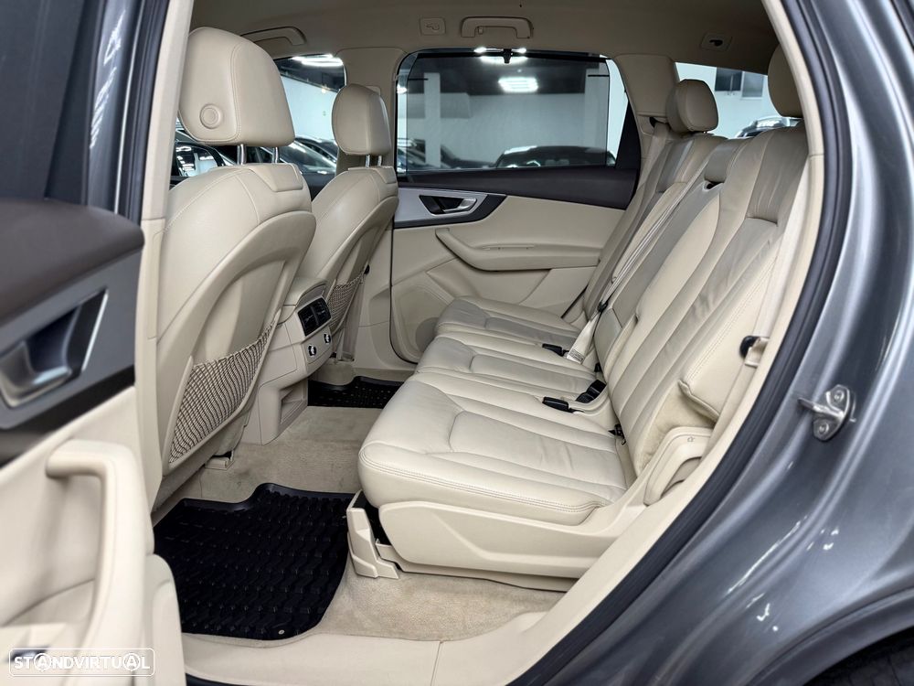 Audi Q7 3.0 TDI quattro tiptronic 7L - 23