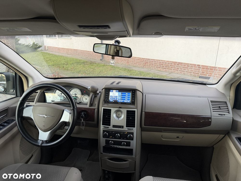 Chrysler Town & Country 3.3 LX - 10
