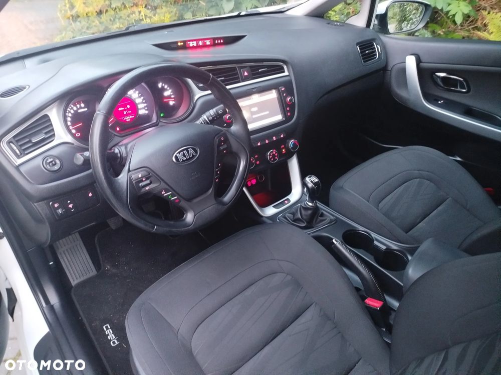 Kia Ceed - 11