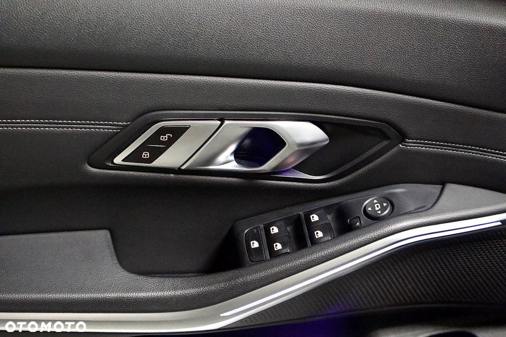 BMW Seria 3 318i Sport Line sport - 19