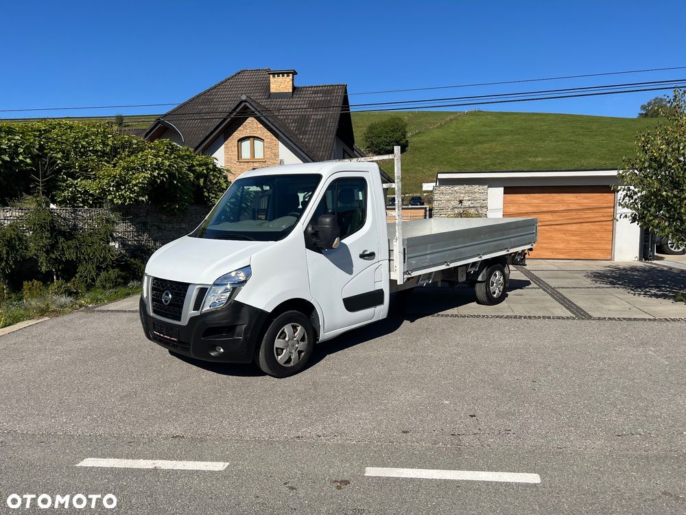 Nissan NV400 - 1