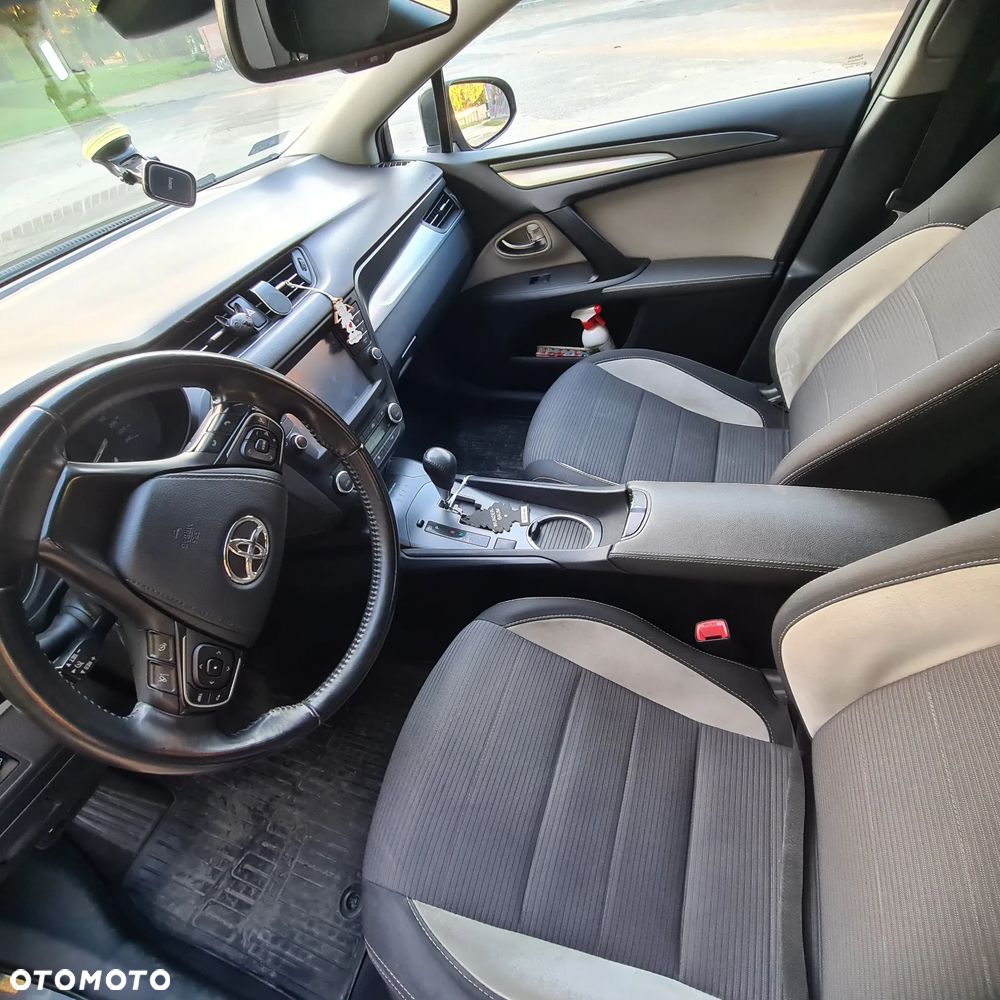 Toyota Avensis - 8