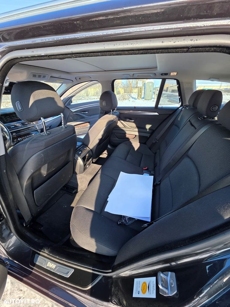 BMW Seria 5 525d xDrive - 14