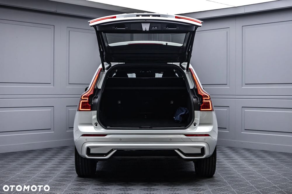 Volvo XC 60 B4 D AWD Plus Dark - 33