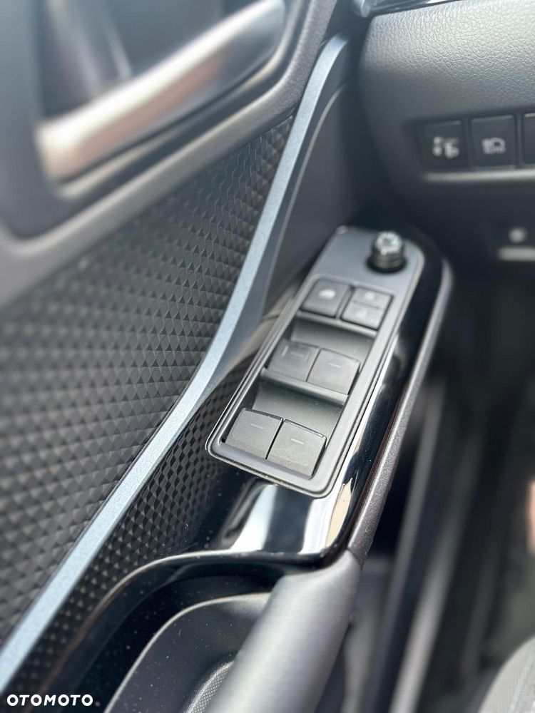 Toyota C-HR ver-2-0-hybrid-black-edition - 11