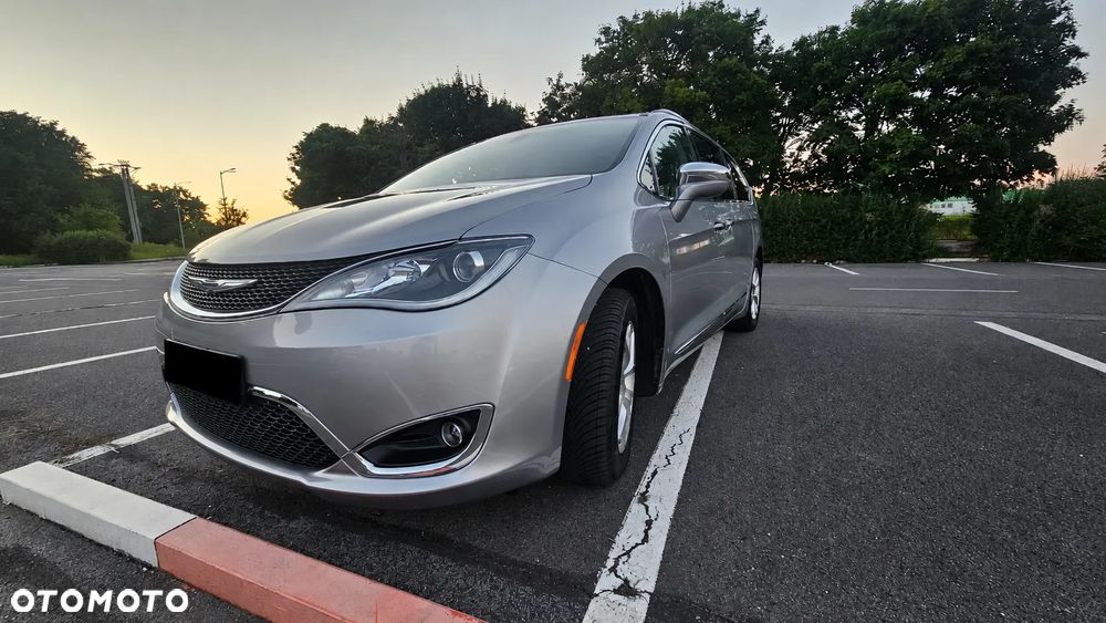 Chrysler Pacifica - 3