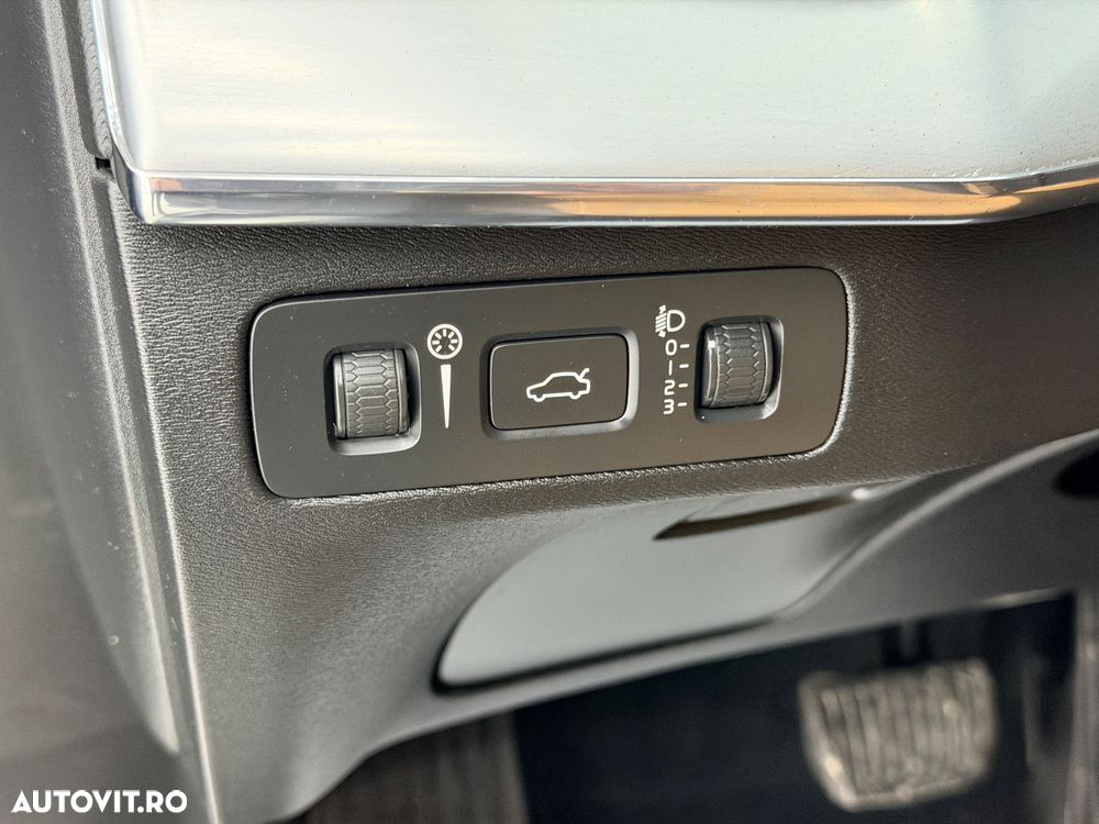 Volvo XC 90 D5 AWD Geartronic Momentum - 12