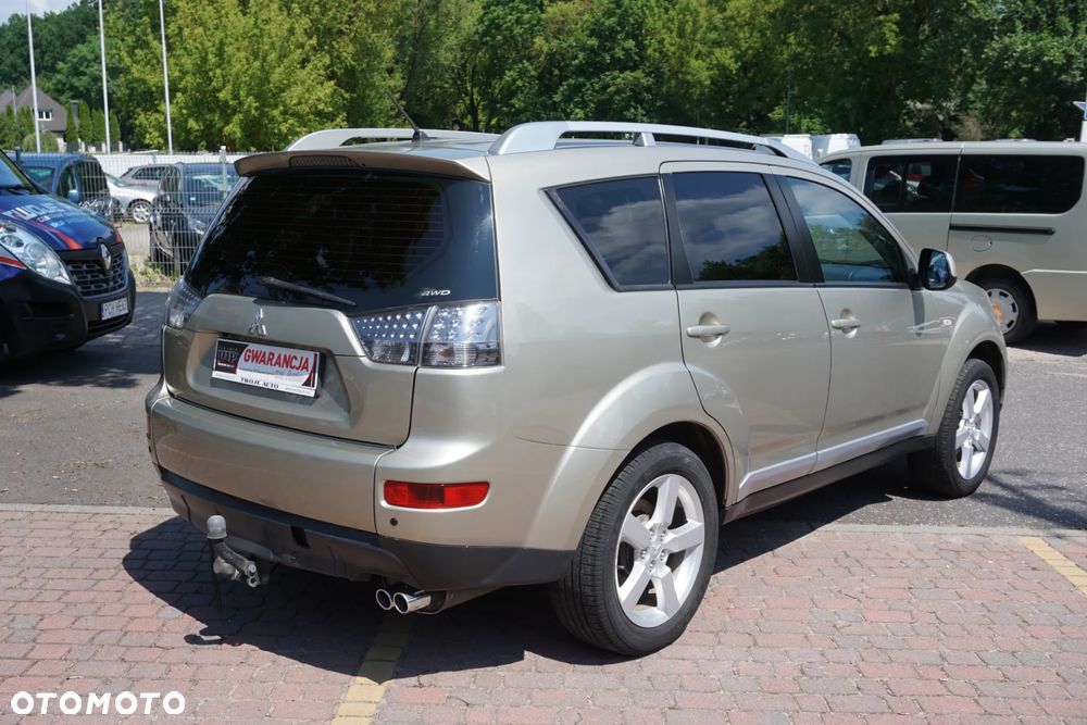 Mitsubishi Outlander 2.0 DID Instyle - 3
