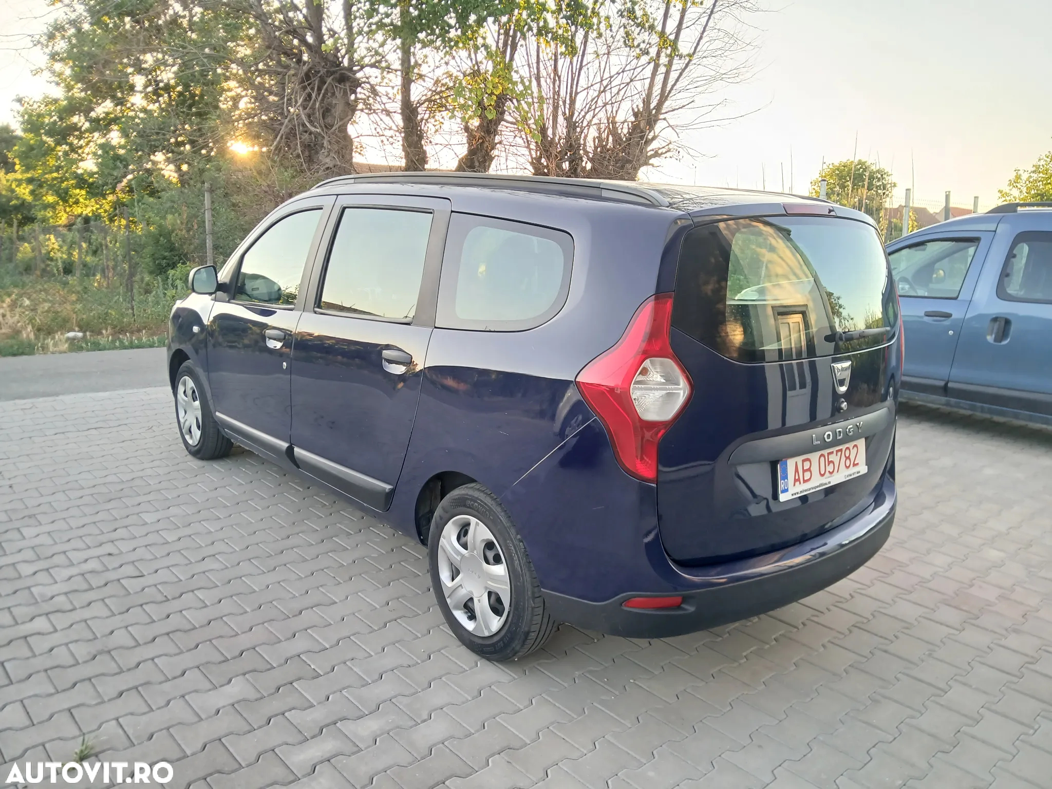 Dacia Lodgy 1.5 dCi 90 CP Ambiance - 3