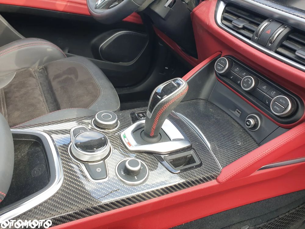 Alfa Romeo Stelvio V6 2.9 Bi-Turbo AT8-Q4 Quadrifoglio - 15