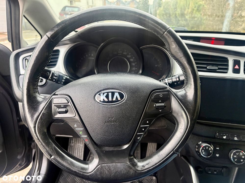 Kia Ceed - 37